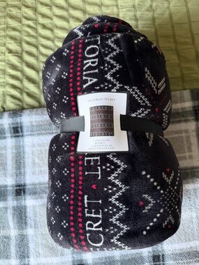 Victoria's Secret Black Plush Blanket with Red & White Fair Isle